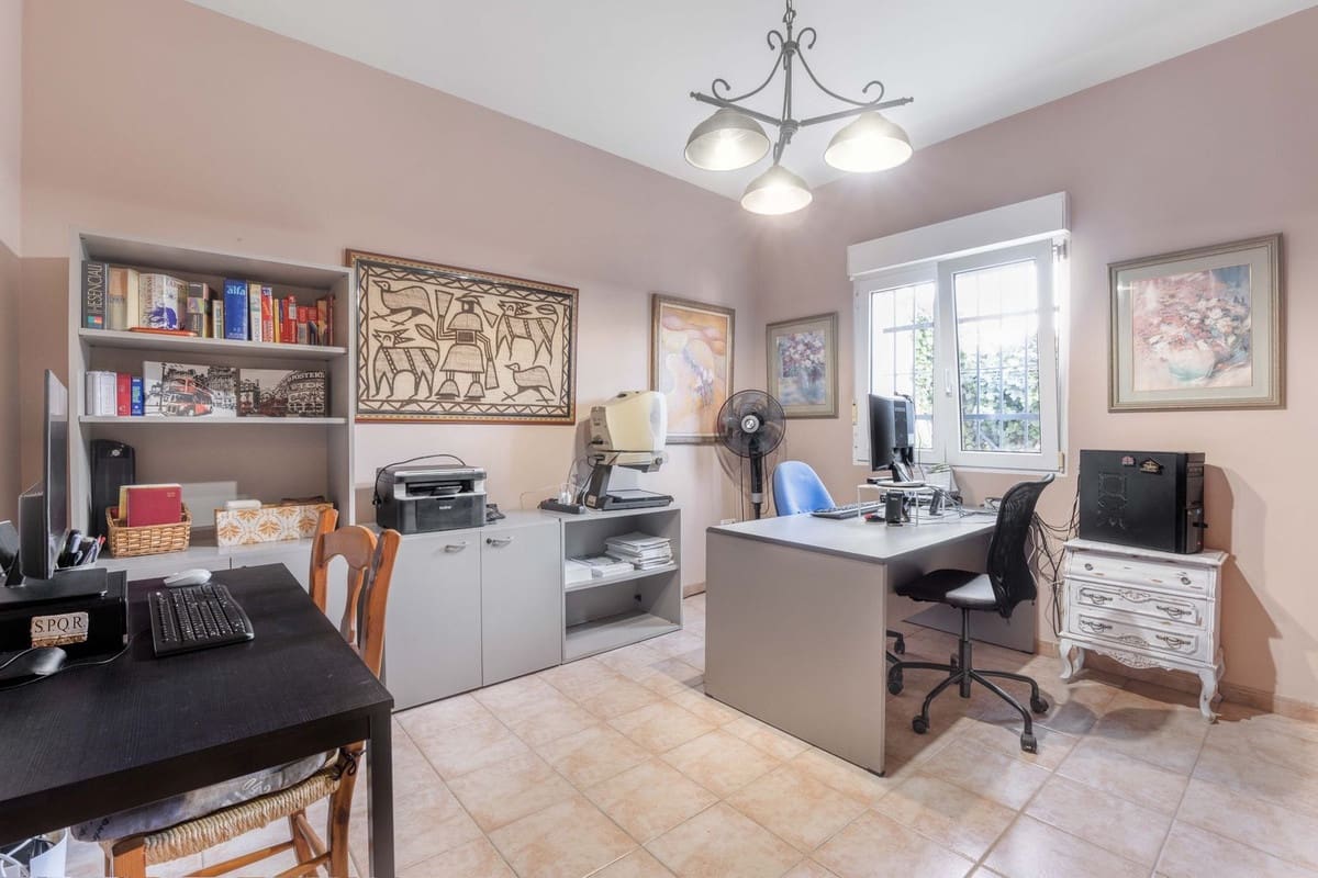 5 makuuhuone Huvila myytävänä paikassa Malaga kaupunki - 890 000 € (Ref: 9823453)