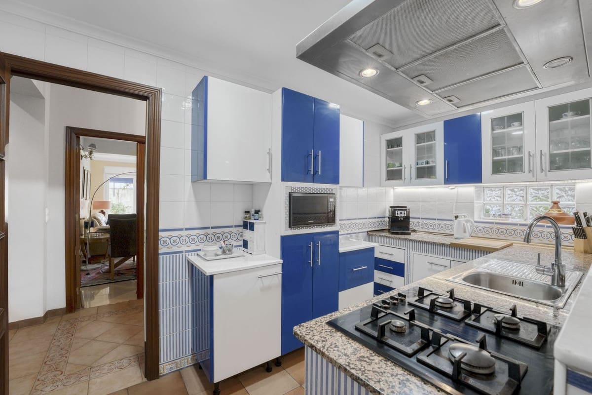 5 makuuhuone Huvila myytävänä paikassa Malaga kaupunki - 890 000 € (Ref: 9823453)