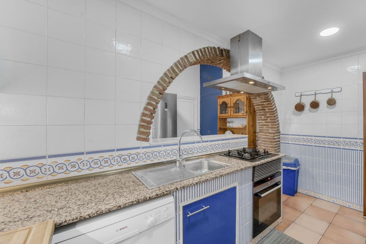 5 makuuhuone Huvila myytävänä paikassa Malaga kaupunki - 890 000 € (Ref: 9823453)