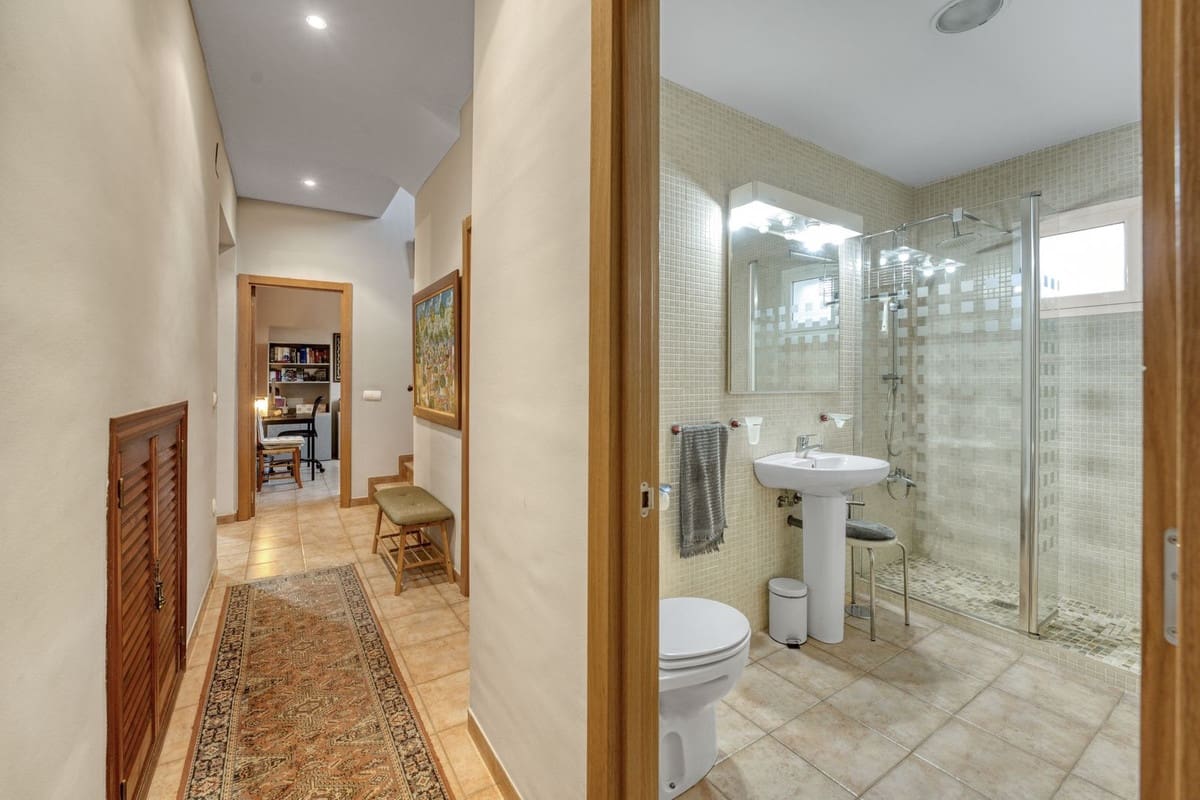 5 makuuhuone Huvila myytävänä paikassa Malaga kaupunki - 890 000 € (Ref: 9823453)
