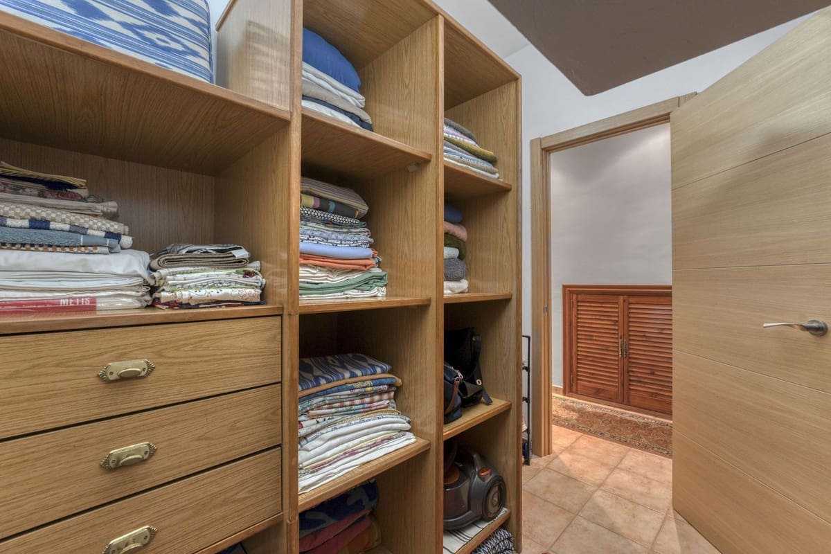 5 makuuhuone Huvila myytävänä paikassa Malaga kaupunki - 890 000 € (Ref: 9823453)