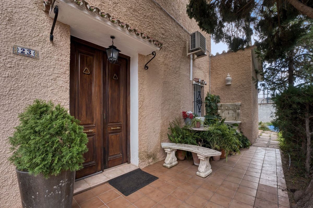 5 makuuhuone Huvila myytävänä paikassa Malaga kaupunki - 890 000 € (Ref: 9823453)