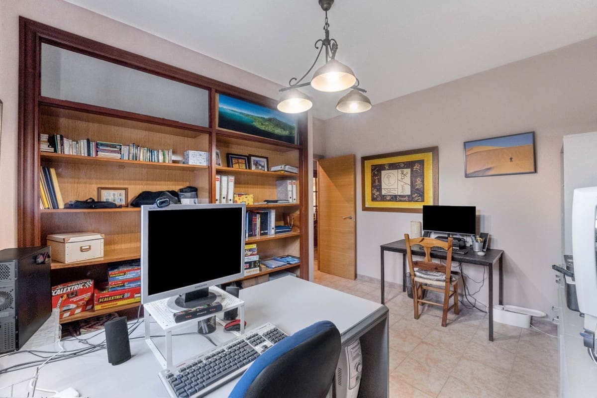 5 makuuhuone Huvila myytävänä paikassa Malaga kaupunki - 890 000 € (Ref: 9823453)