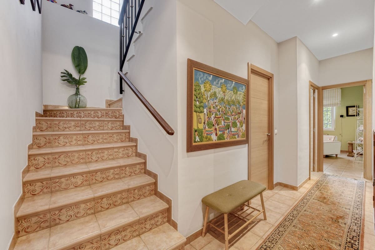 5 makuuhuone Huvila myytävänä paikassa Malaga kaupunki - 890 000 € (Ref: 9823453)