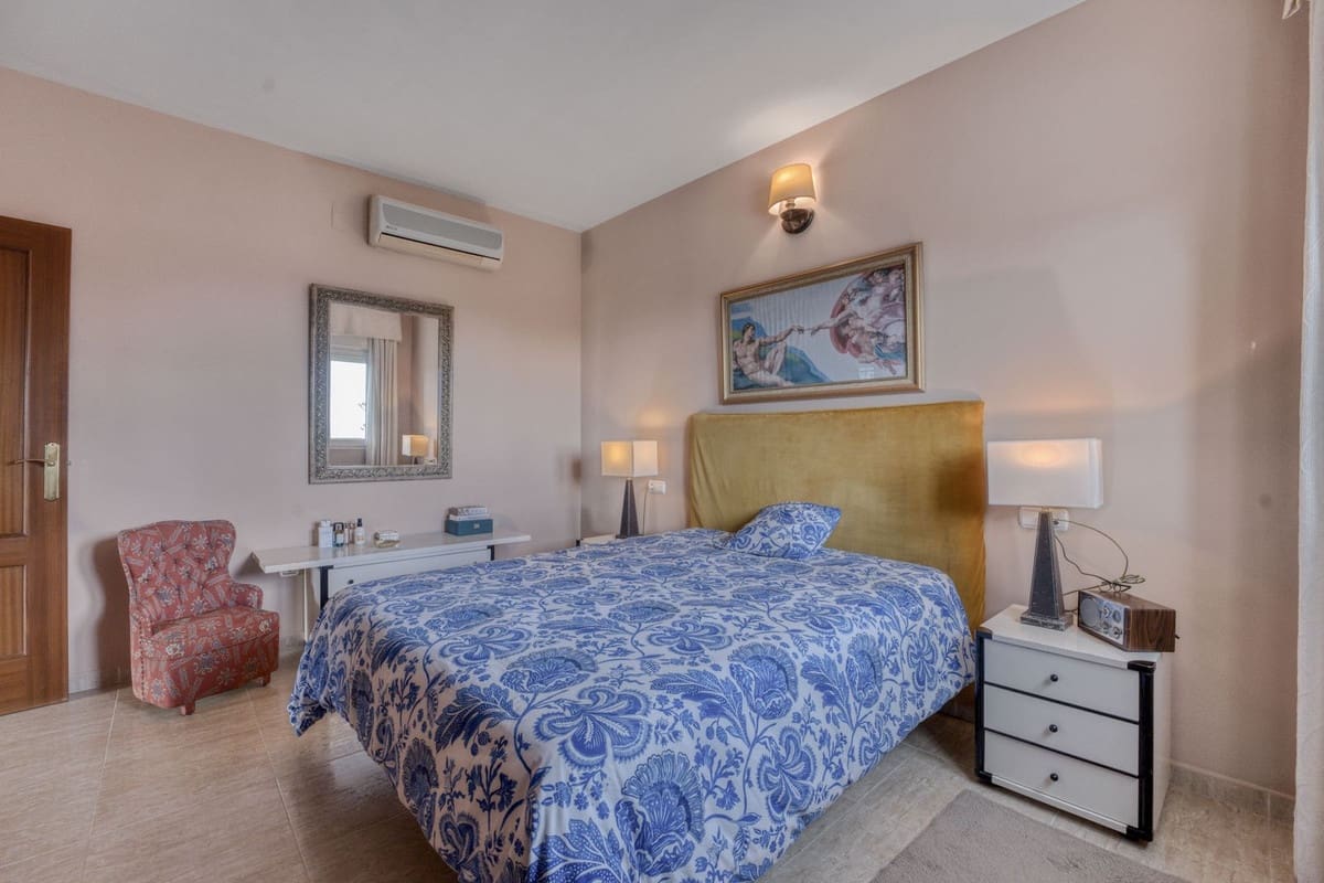 5 makuuhuone Huvila myytävänä paikassa Malaga kaupunki - 890 000 € (Ref: 9823453)