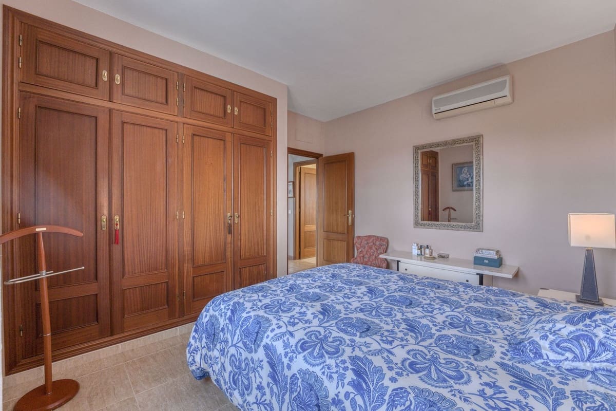 5 makuuhuone Huvila myytävänä paikassa Malaga kaupunki - 890 000 € (Ref: 9823453)