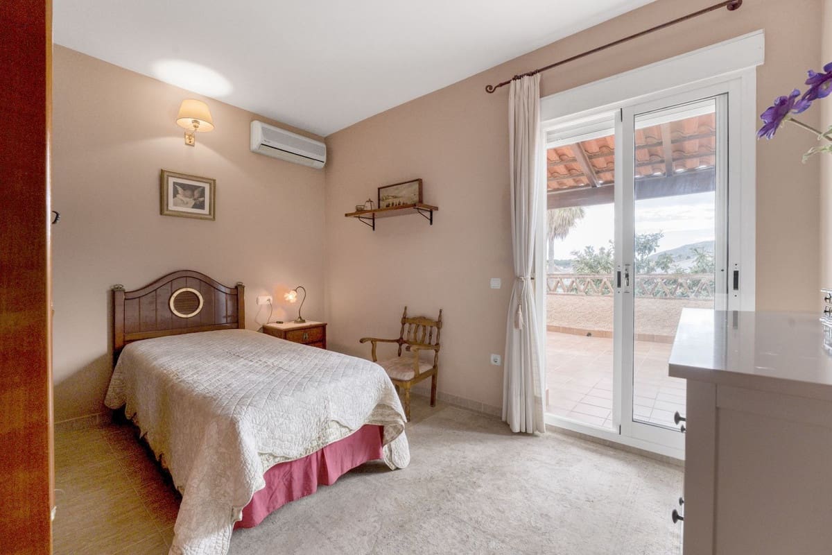 5 makuuhuone Huvila myytävänä paikassa Malaga kaupunki - 890 000 € (Ref: 9823453)