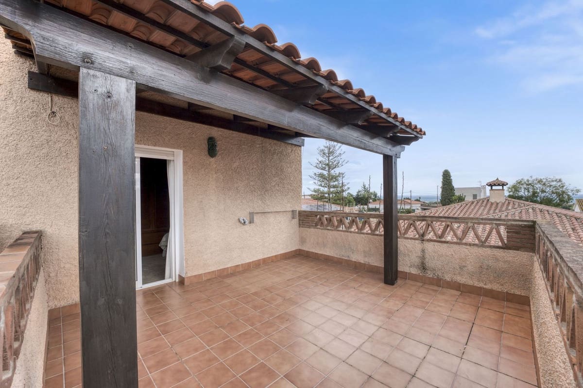 5 makuuhuone Huvila myytävänä paikassa Malaga kaupunki - 890 000 € (Ref: 9823453)