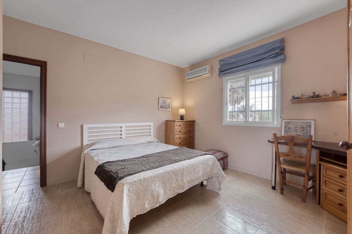 5 makuuhuone Huvila myytävänä paikassa Malaga kaupunki - 890 000 € (Ref: 9823453)