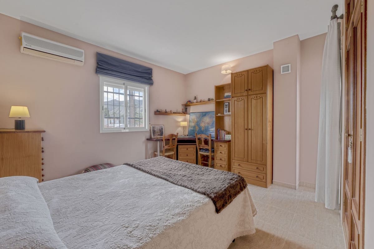 5 makuuhuone Huvila myytävänä paikassa Malaga kaupunki - 890 000 € (Ref: 9823453)