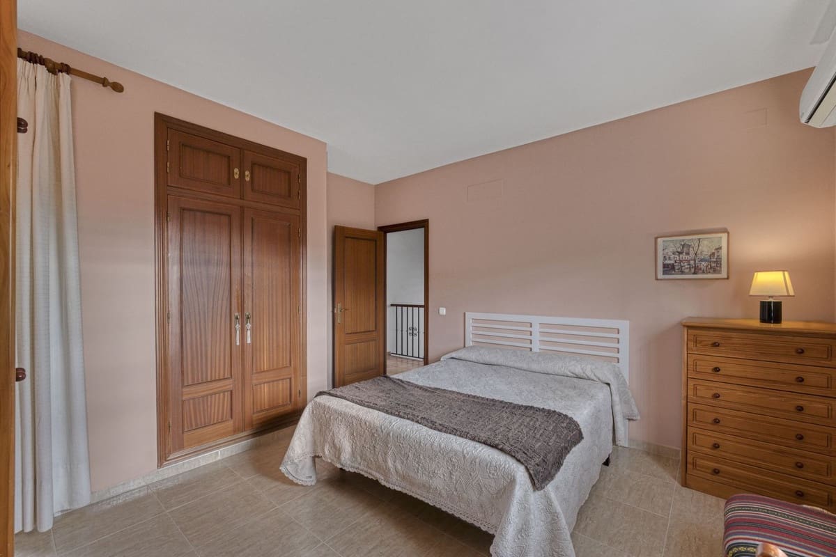 5 makuuhuone Huvila myytävänä paikassa Malaga kaupunki - 890 000 € (Ref: 9823453)