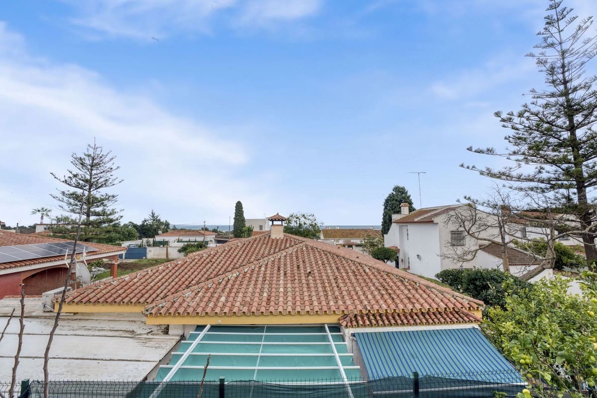 5 makuuhuone Huvila myytävänä paikassa Malaga kaupunki - 890 000 € (Ref: 9823453)