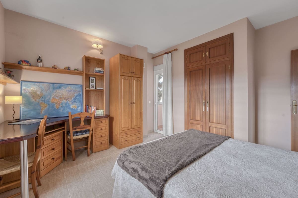 5 makuuhuone Huvila myytävänä paikassa Malaga kaupunki - 890 000 € (Ref: 9823453)