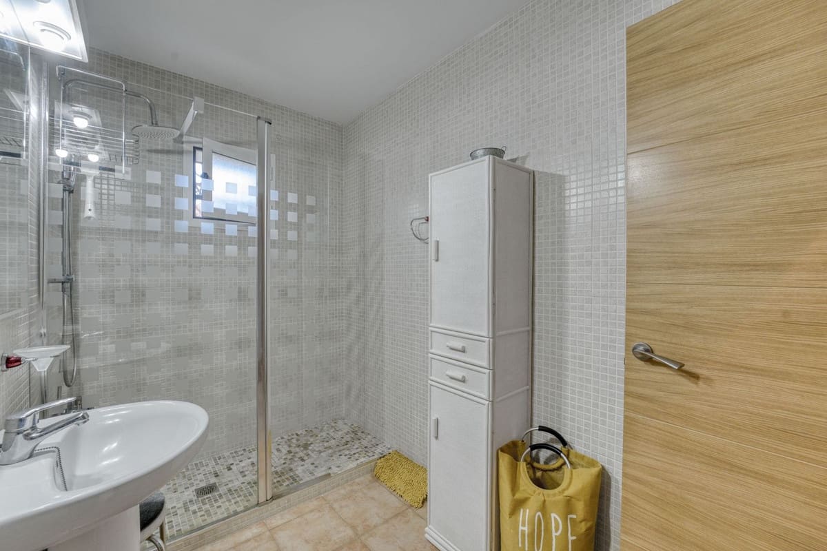 5 makuuhuone Huvila myytävänä paikassa Malaga kaupunki - 890 000 € (Ref: 9823453)