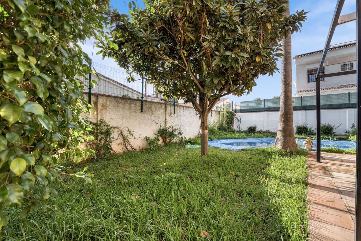 5 makuuhuone Huvila myytävänä paikassa Malaga kaupunki - 890 000 € (Ref: 9823453)