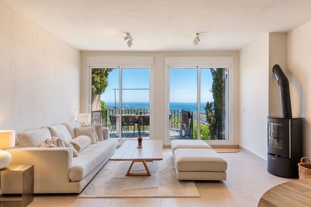 2 soveværelse Byhus til salg i Los Monteros, Marbella med swimmingpool - € 595.000 (Ref: 9823454)