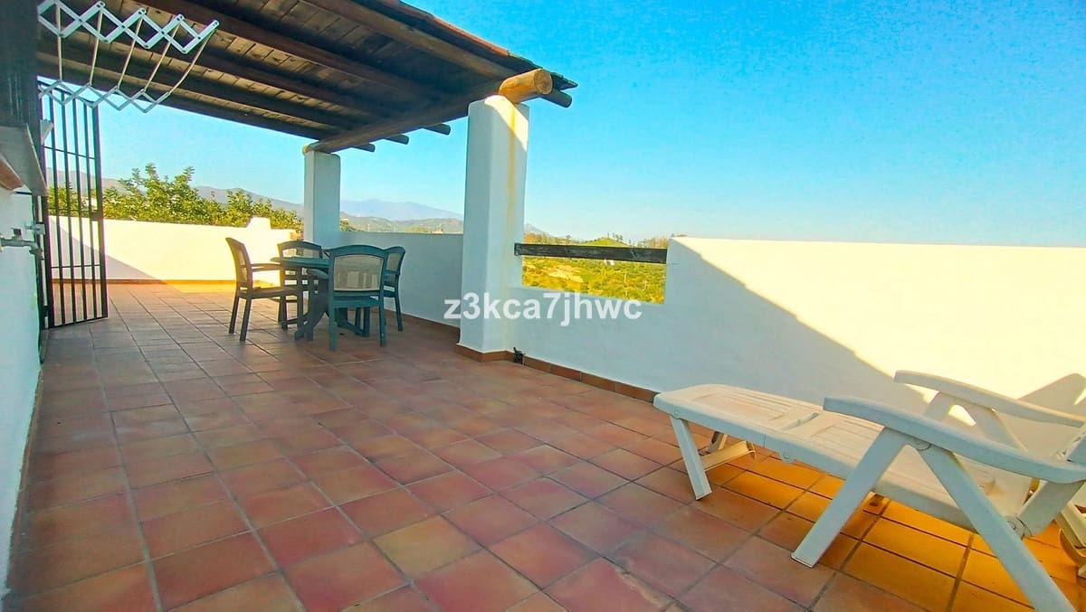 4 sypialnia Willa na sprzedaż w Estepona z basenem - 1 300 000 € (Ref: 9823456)
