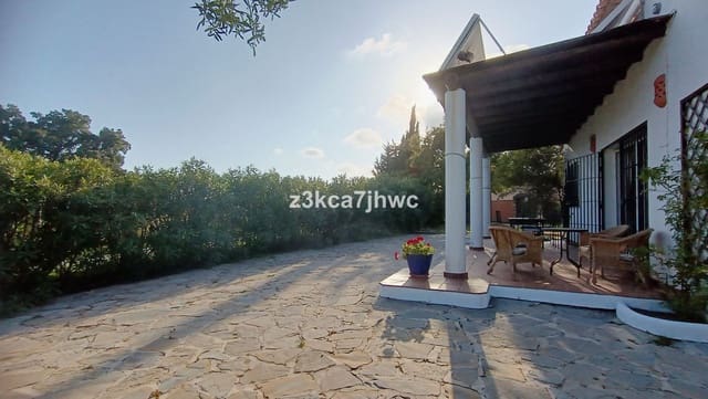 4 sypialnia Willa na sprzedaż w Centro, Estepona z basenem - 1 300 000 € (Ref: 9823456)