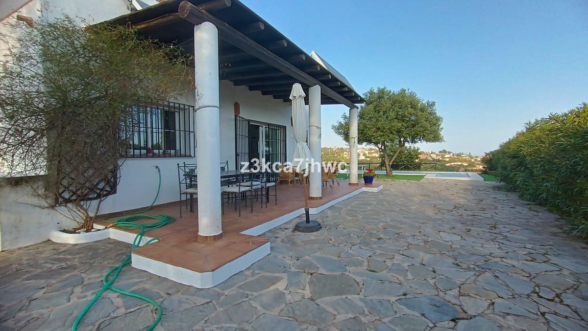 4 sypialnia Willa na sprzedaż w Estepona z basenem - 1 300 000 € (Ref: 9823456)