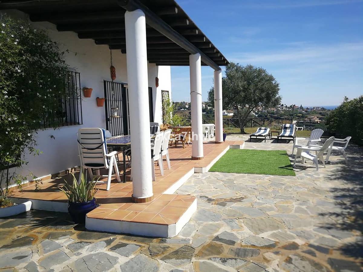 4 sypialnia Willa na sprzedaż w Estepona z basenem - 1 300 000 € (Ref: 9823456)