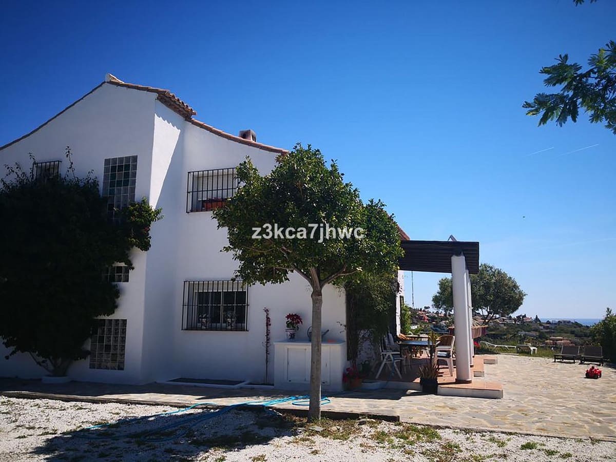 4 sypialnia Willa na sprzedaż w Estepona z basenem - 1 300 000 € (Ref: 9823456)