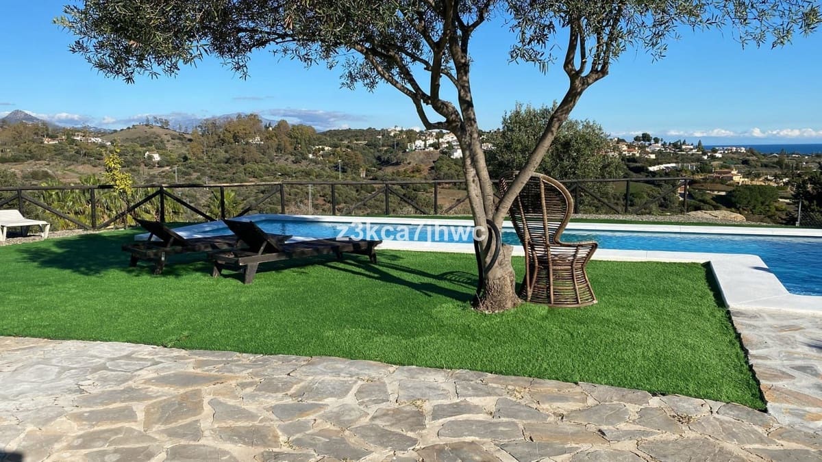 4 sypialnia Willa na sprzedaż w Estepona z basenem - 1 300 000 € (Ref: 9823456)