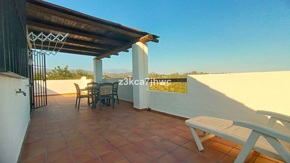 4 sypialnia Willa na sprzedaż w Estepona z basenem - 1 300 000 € (Ref: 9823456)