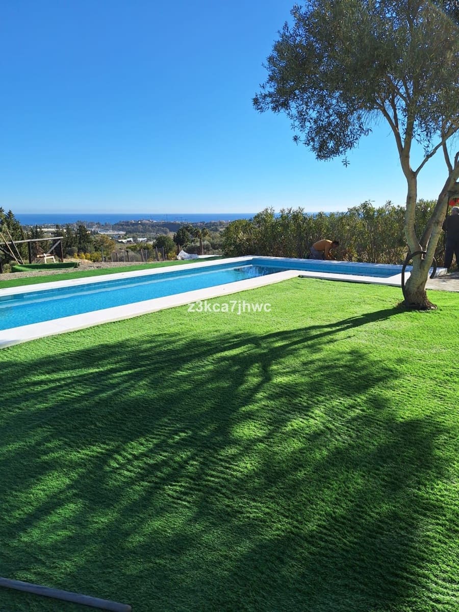 4 sypialnia Willa na sprzedaż w Estepona z basenem - 1 300 000 € (Ref: 9823456)