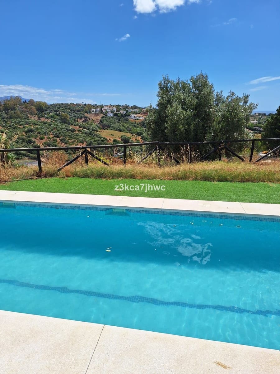 4 sypialnia Willa na sprzedaż w Estepona z basenem - 1 300 000 € (Ref: 9823456)