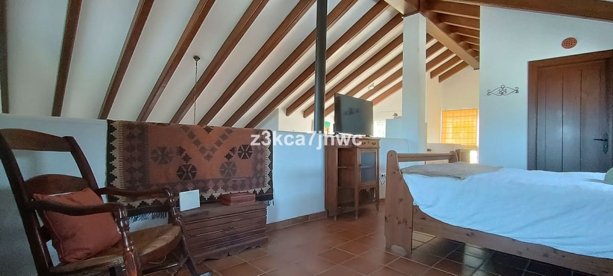 4 sypialnia Willa na sprzedaż w Estepona z basenem - 1 300 000 € (Ref: 9823456)