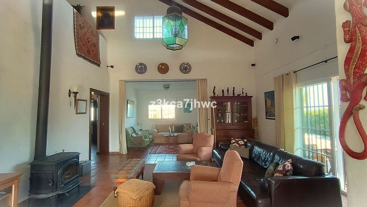 4 sypialnia Willa na sprzedaż w Estepona z basenem - 1 300 000 € (Ref: 9823456)