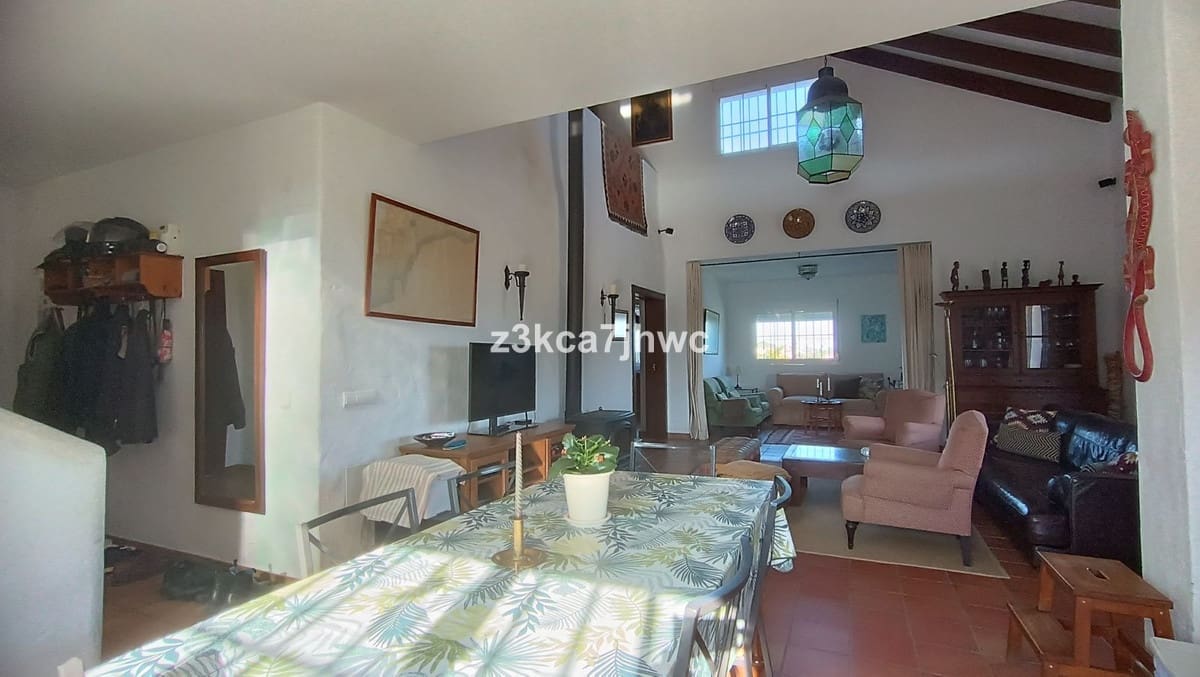 4 sypialnia Willa na sprzedaż w Estepona z basenem - 1 300 000 € (Ref: 9823456)