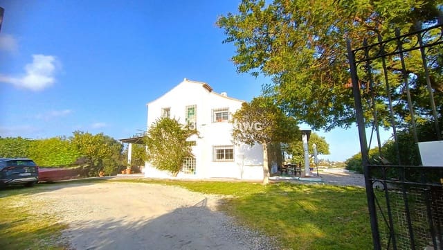 4 sypialnia Willa na sprzedaż w Centro, Estepona z basenem - 1 300 000 € (Ref: 9823456)