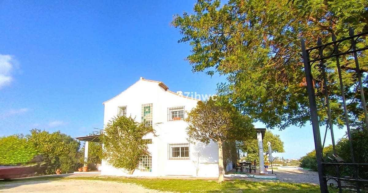 4 sypialnia Willa na sprzedaż w Estepona z basenem - 1 300 000 € (Ref: 9823456)