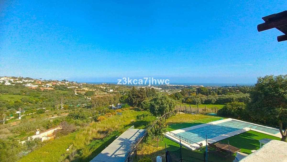 4 sypialnia Willa na sprzedaż w Estepona z basenem - 1 300 000 € (Ref: 9823456)