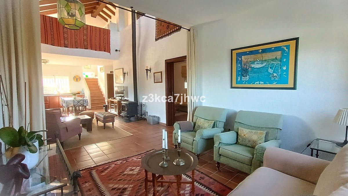 4 sypialnia Willa na sprzedaż w Estepona z basenem - 1 300 000 € (Ref: 9823456)