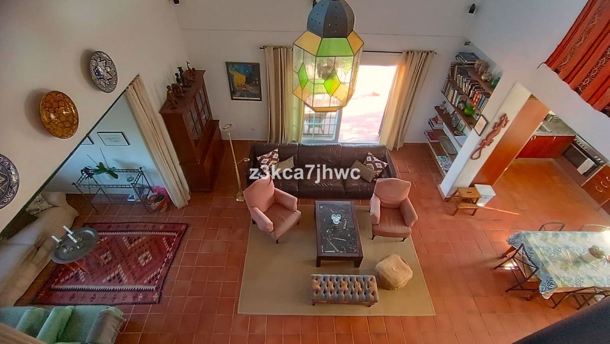 4 sypialnia Willa na sprzedaż w Estepona z basenem - 1 300 000 € (Ref: 9823456)