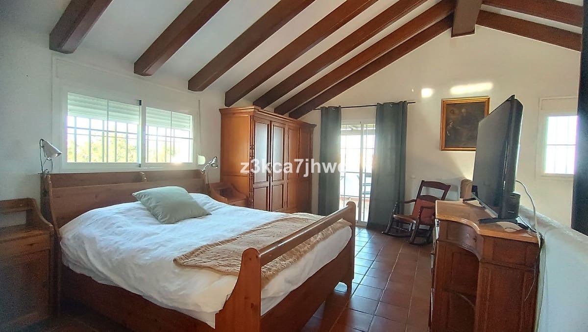 4 sypialnia Willa na sprzedaż w Estepona z basenem - 1 300 000 € (Ref: 9823456)
