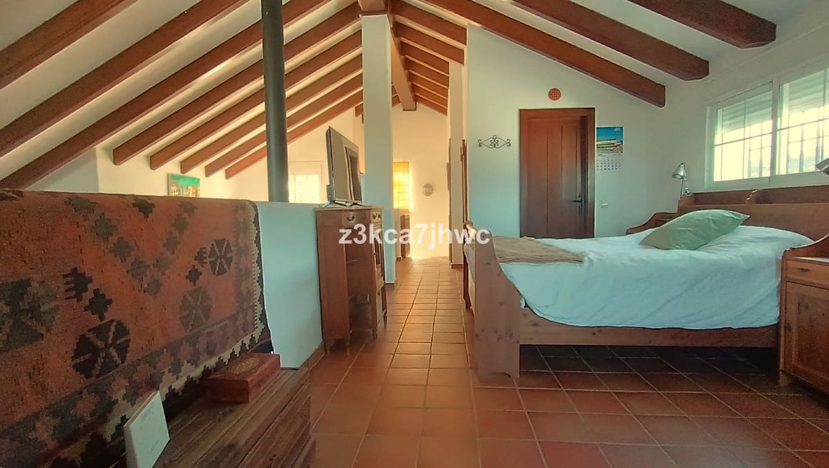 4 sypialnia Willa na sprzedaż w Estepona z basenem - 1 300 000 € (Ref: 9823456)