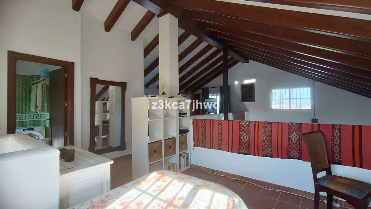 4 sypialnia Willa na sprzedaż w Estepona z basenem - 1 300 000 € (Ref: 9823456)
