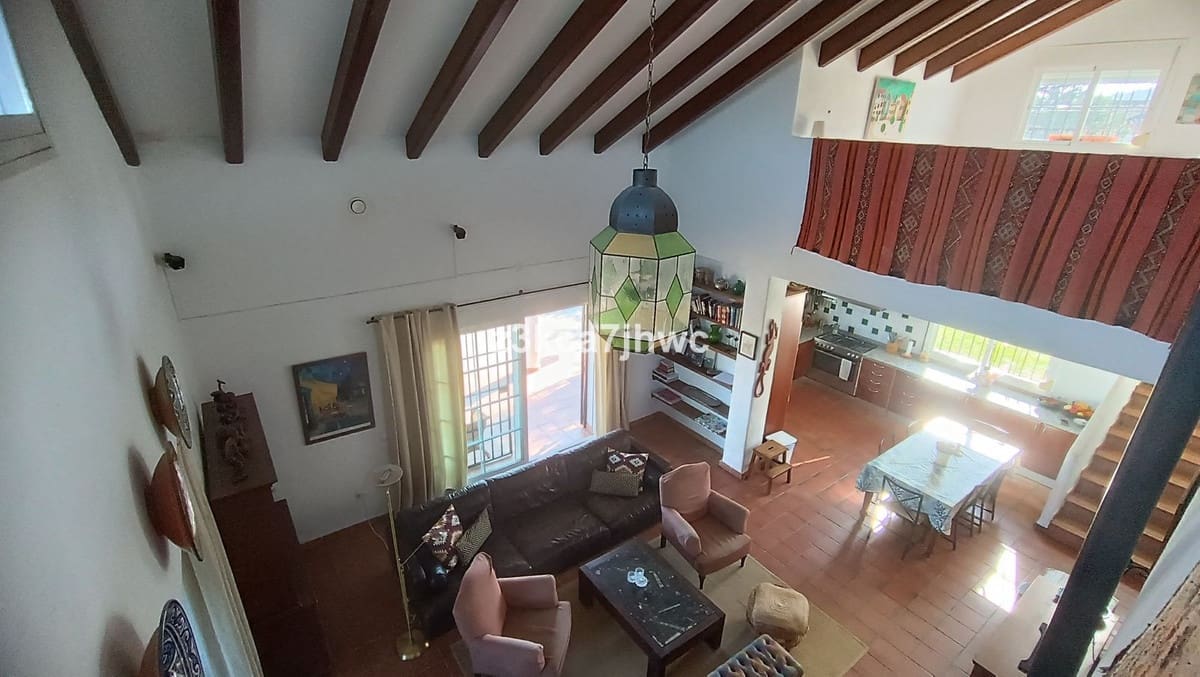 4 sypialnia Willa na sprzedaż w Estepona z basenem - 1 300 000 € (Ref: 9823456)