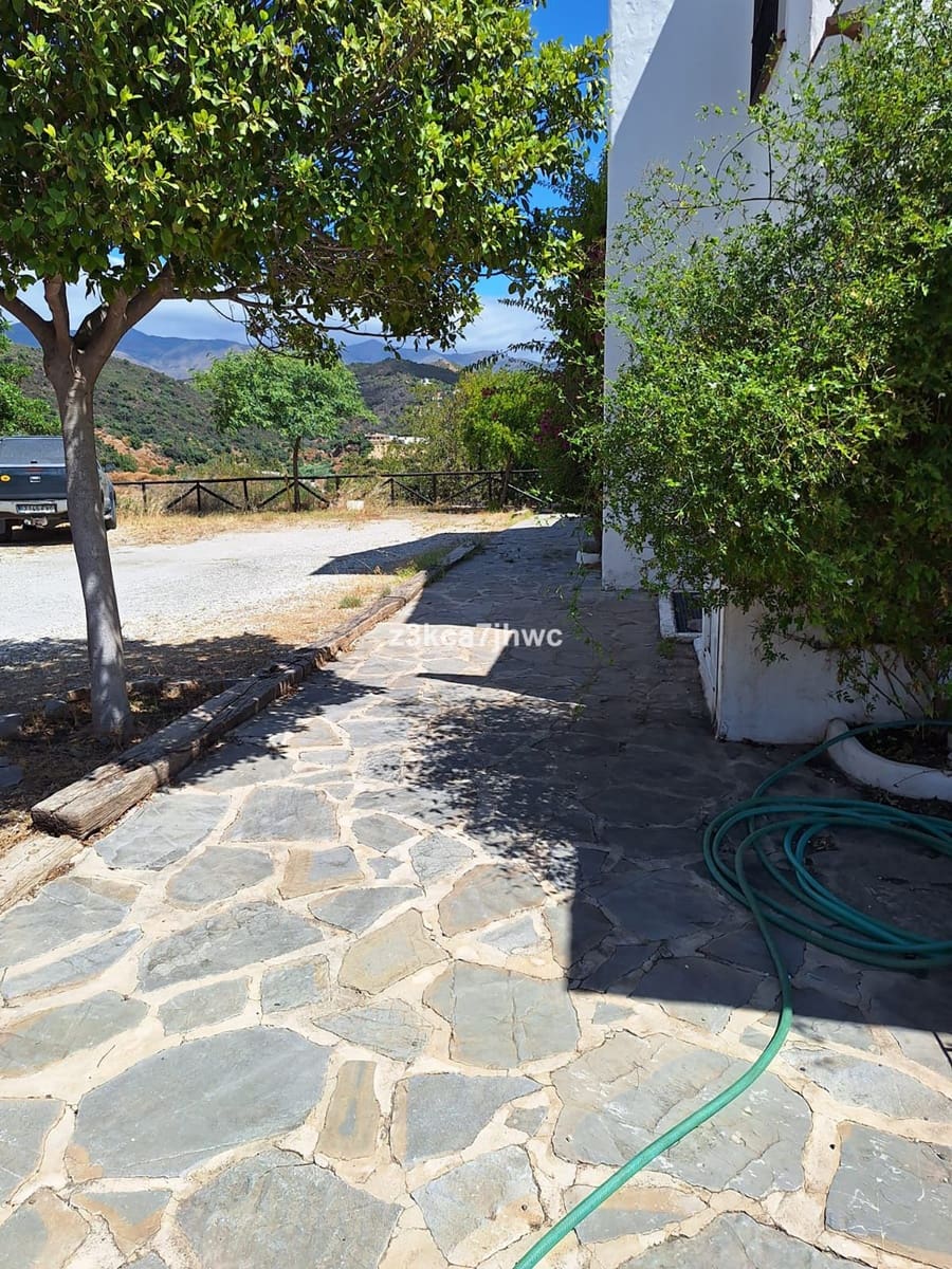 4 sypialnia Willa na sprzedaż w Estepona z basenem - 1 300 000 € (Ref: 9823456)