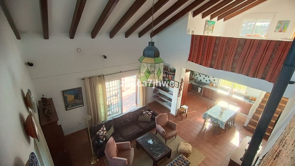 4 sypialnia Willa na sprzedaż w Estepona z basenem - 1 300 000 € (Ref: 9823456)