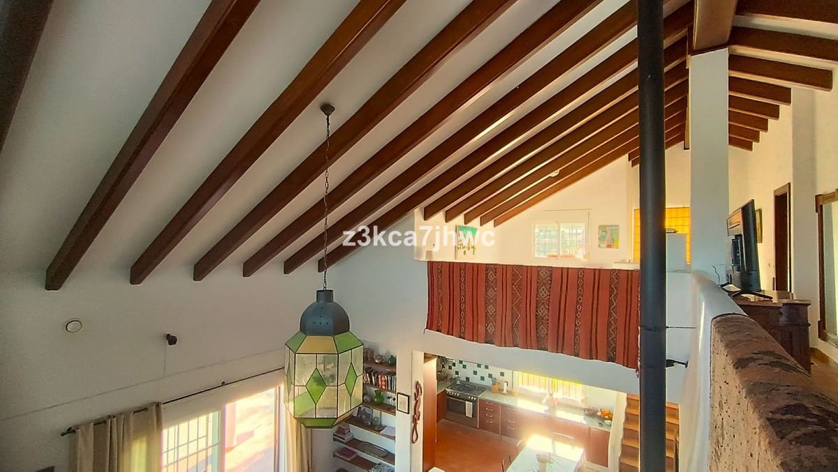 4 sypialnia Willa na sprzedaż w Estepona z basenem - 1 300 000 € (Ref: 9823456)