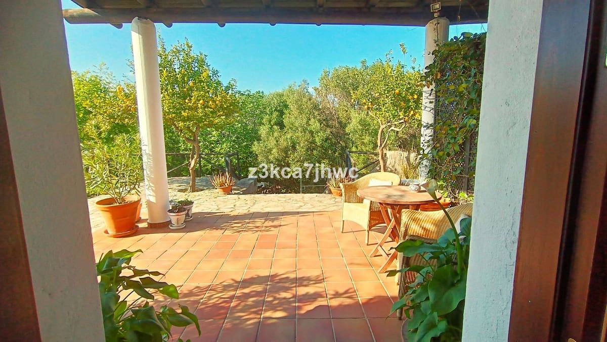 4 sypialnia Willa na sprzedaż w Estepona z basenem - 1 300 000 € (Ref: 9823456)