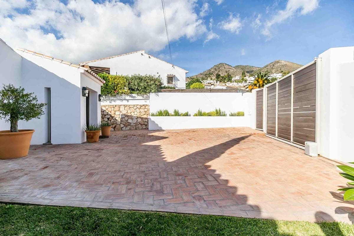 4 soveværelse Villa til salg i Benalmadena med swimmingpool - € 1.455.000 (Ref: 9823457)