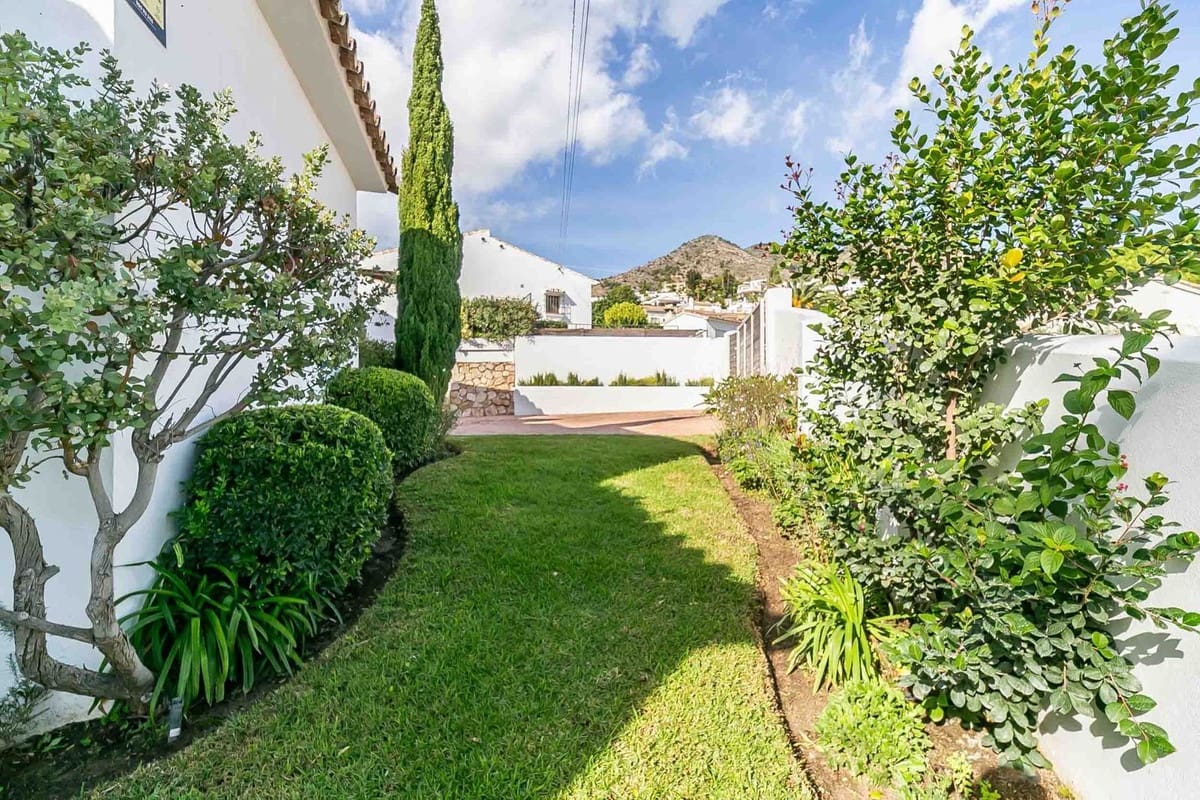 4 soveværelse Villa til salg i Benalmadena med swimmingpool - € 1.455.000 (Ref: 9823457)
