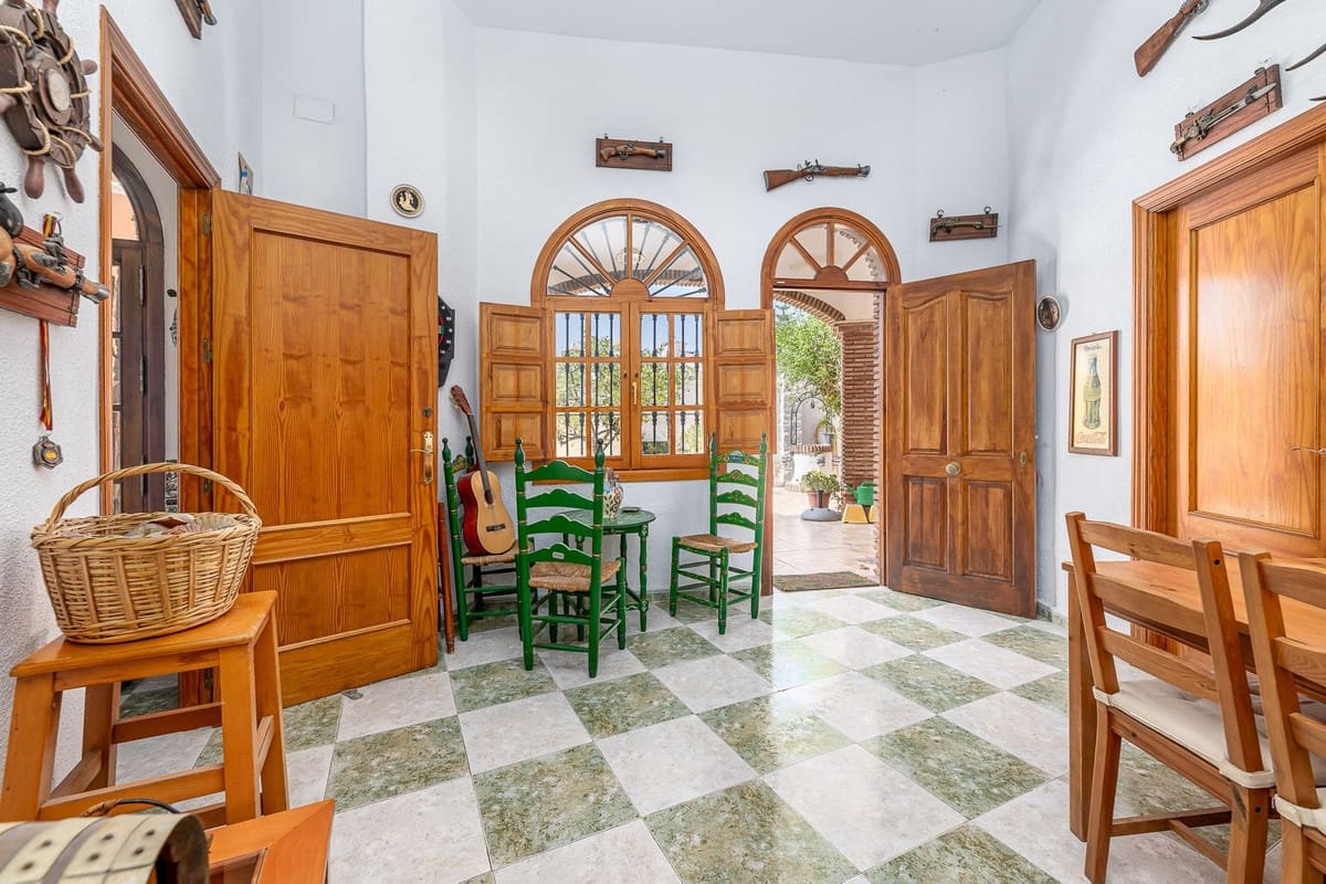 4 soveværelse Byhus til salg i Benalmadena med garage - € 630.000 (Ref: 9823458)