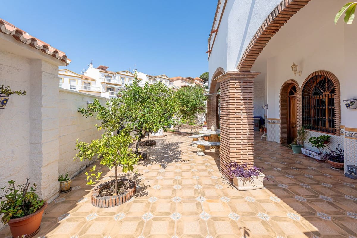 4 soveværelse Byhus til salg i Benalmadena med garage - € 630.000 (Ref: 9823458)