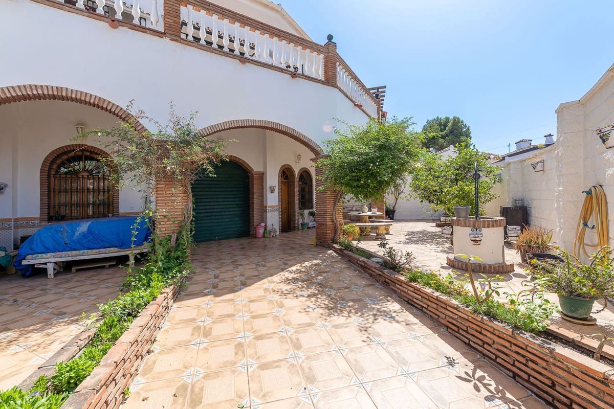 4 soveværelse Byhus til salg i Benalmadena med garage - € 630.000 (Ref: 9823458)
